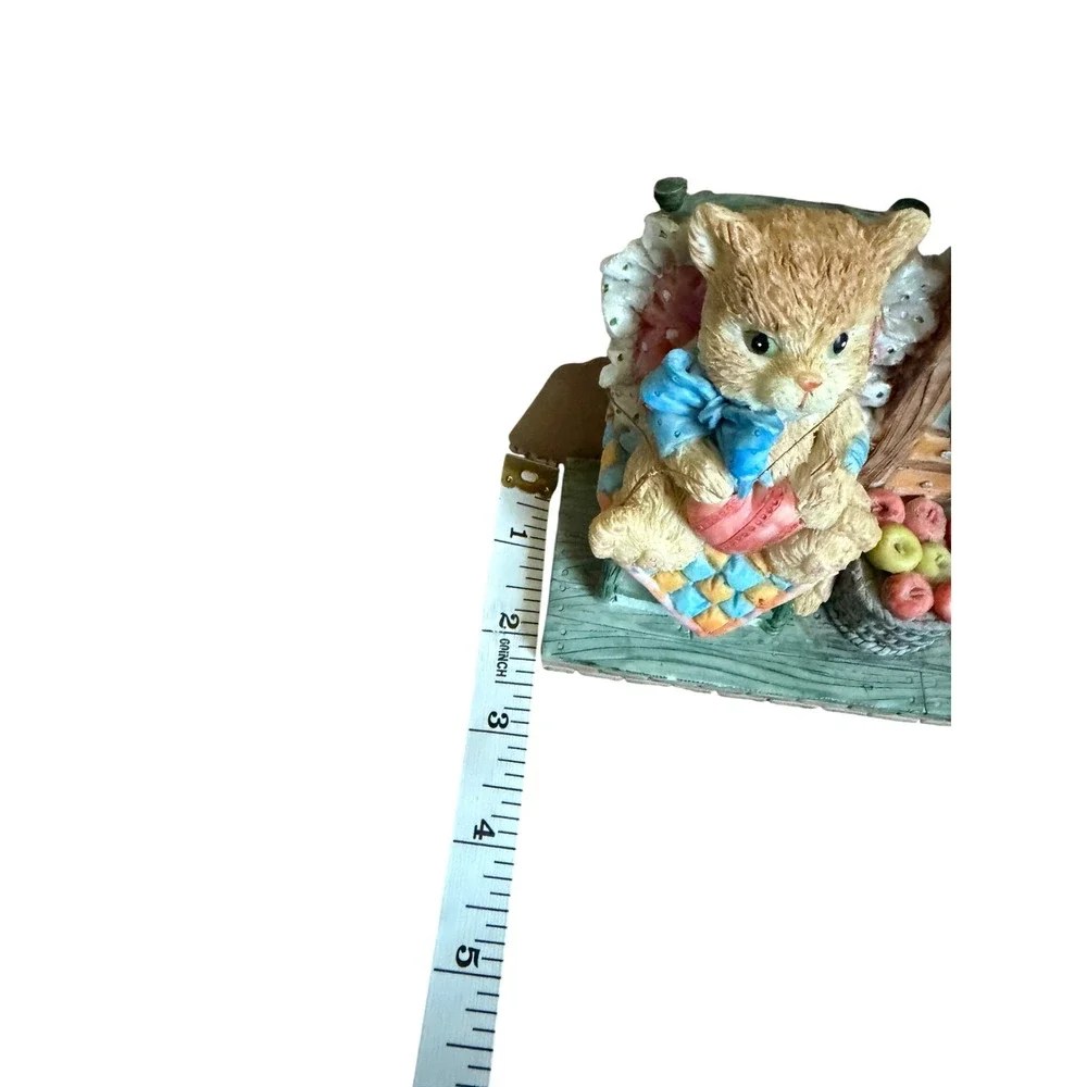 Vintage Style Resin Cat Mantle Clock Whimsical Kitten Kitchen Scene Quartz Decor